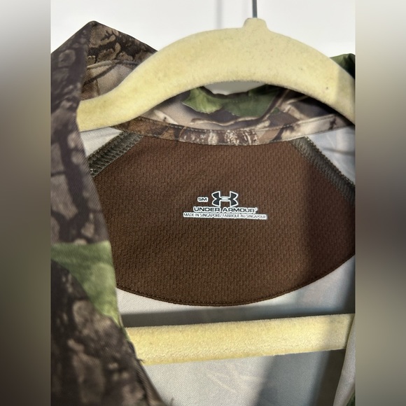 Medium Under Armour Camo Hunting Shirt, Small but Fits Like Loose Medium - Picture 5 of 11